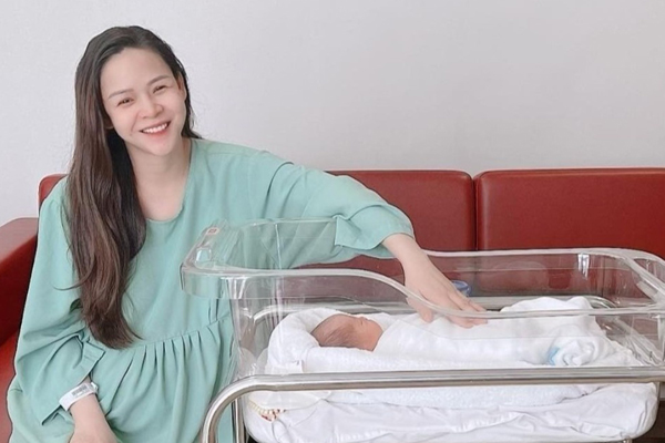Sinh xong đau vết mổ đẻ nhưng diễn viên Diễm Hương vẫn ôm bụng nhảy, biểu cảm hết sức lầy lội-7