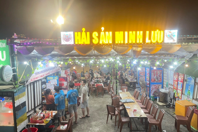 Đoàn du khách đến từ Hà Nội ăn hải sản hết 2,6 triệu đồng quên trả tiền-1