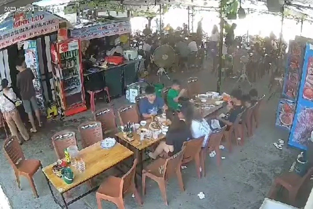 Đoàn du khách đến từ Hà Nội ăn hải sản hết 2,6 triệu đồng quên trả tiền-4