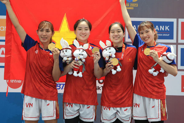 Vẻ cuốn hút của nữ vận động viên bay lên đốt đuốc ở SEA Games 32-8