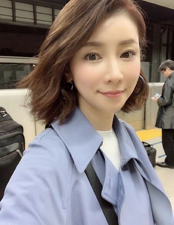 Bà mẹ Nhật 55 tuổi nhưng vẫn trẻ như tuổi 20, được ca ngợi là phù thủy sắc đẹp” nhờ các thói quen tuyệt vời này-3