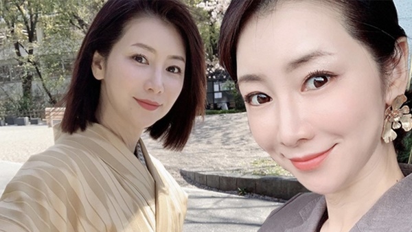 Bà mẹ Nhật 55 tuổi nhưng vẫn trẻ như tuổi 20, được ca ngợi là phù thủy sắc đẹp” nhờ các thói quen tuyệt vời này-7