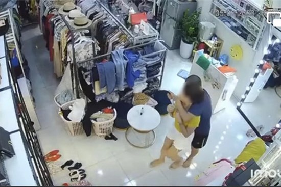 Tạm giam nghi phạm cầm dao uy hiếp nữ chủ quán thời trang để hiếp dâm