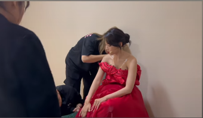 Vì sao Chi Pu bị rướm máu, xước ngực khi biểu diễn tại show Trung Quốc?-3