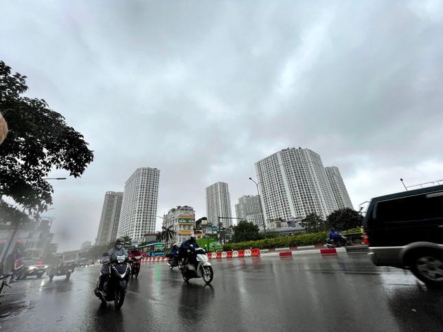 Mới nắng nung người lại đột ngột mưa xối xả: Mùa hè dị thường và khốc liệt-3