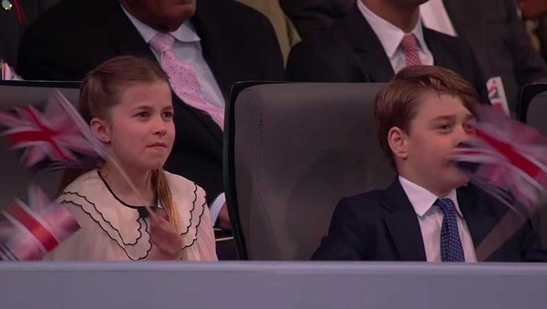 2 con nhà William và Kate chiếm trọn cảm tình người hâm mộ trong tiệc mừng Vua Charles lên ngôi-6