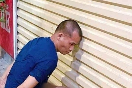 Nhân thân kẻ xông vào khống chế đòi hiếp dâm chủ quán thời trang