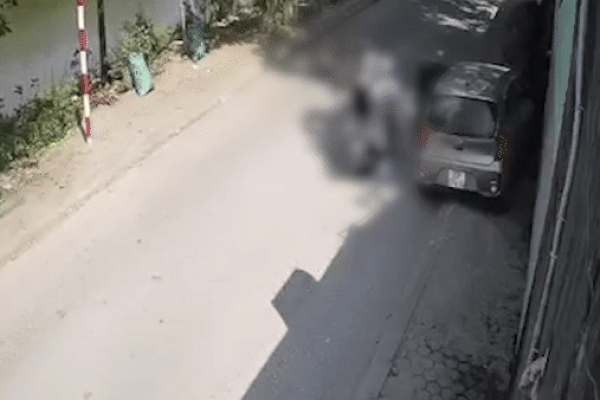 Xử phạt, tước giấy phép lái xe nữ tài xế mở cửa ô tô khi đi trên Quốc lộ 1A-2