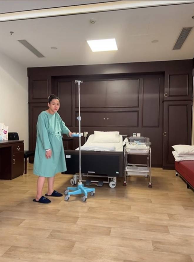 Sinh xong đau vết mổ đẻ nhưng diễn viên Diễm Hương vẫn ôm bụng nhảy, biểu cảm hết sức lầy lội-2