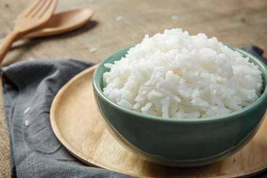 Ăn cơm nguội hấp lại có tốt không?