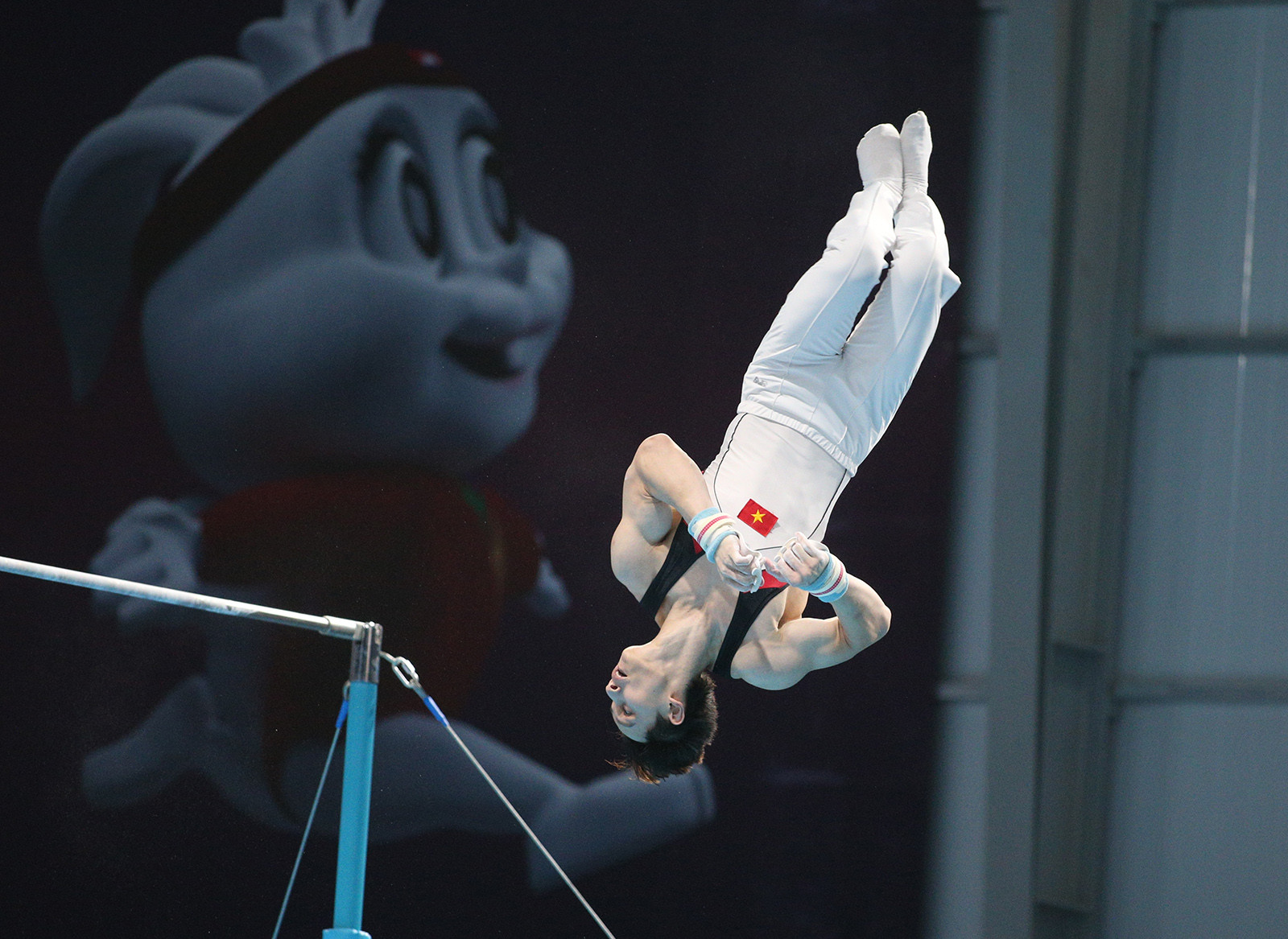 Nam thần TDDC Việt Nam được nữ phóng viên nước ngoài săn bằng được-10