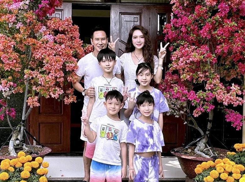 Kiếm trăm tỷ, Lý Hải vẫn nuôi 4 con chân quê: Cho mặc đồ cũ, cắt tóc vỉa hè, học trường công lập-2