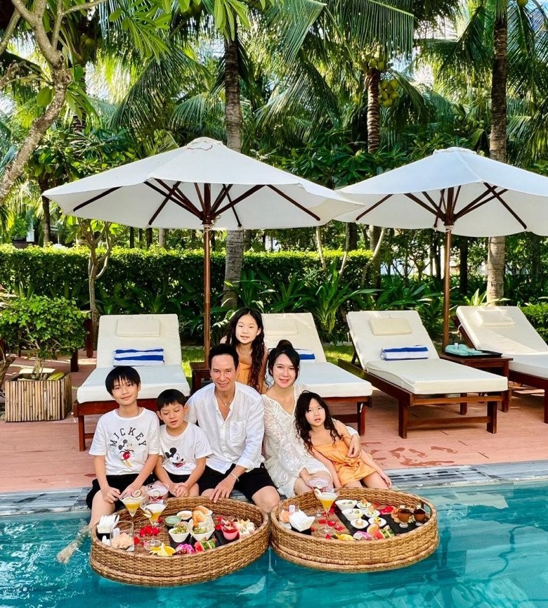 Kiếm trăm tỷ, Lý Hải vẫn nuôi 4 con chân quê: Cho mặc đồ cũ, cắt tóc vỉa hè, học trường công lập-4