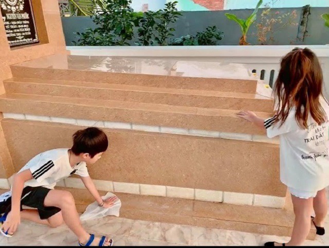 Kiếm trăm tỷ, Lý Hải vẫn nuôi 4 con chân quê: Cho mặc đồ cũ, cắt tóc vỉa hè, học trường công lập-7