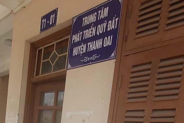 Công an Hà Nội xác minh ô tô Santa Fe đeo 2 biển số-2