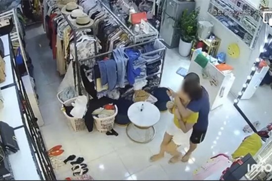 Nhân chứng kể lại việc bắt đối tượng dùng dao uy hiếp, khống chế đòi hiếp dâm trong đêm