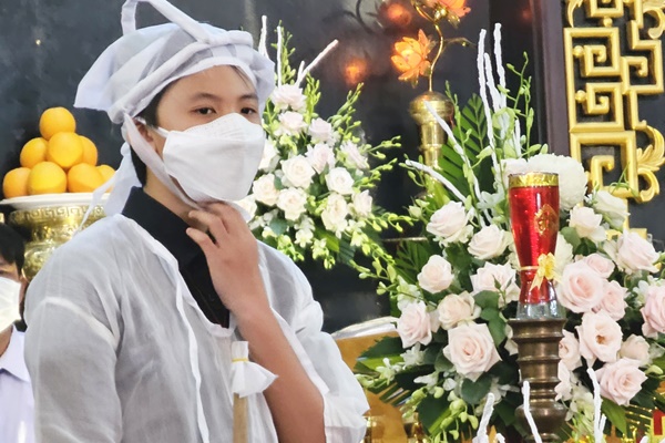 Rơi nước mắt với dòng viết của con trai 13 tuổi gửi mẹ Hồng Vy-4