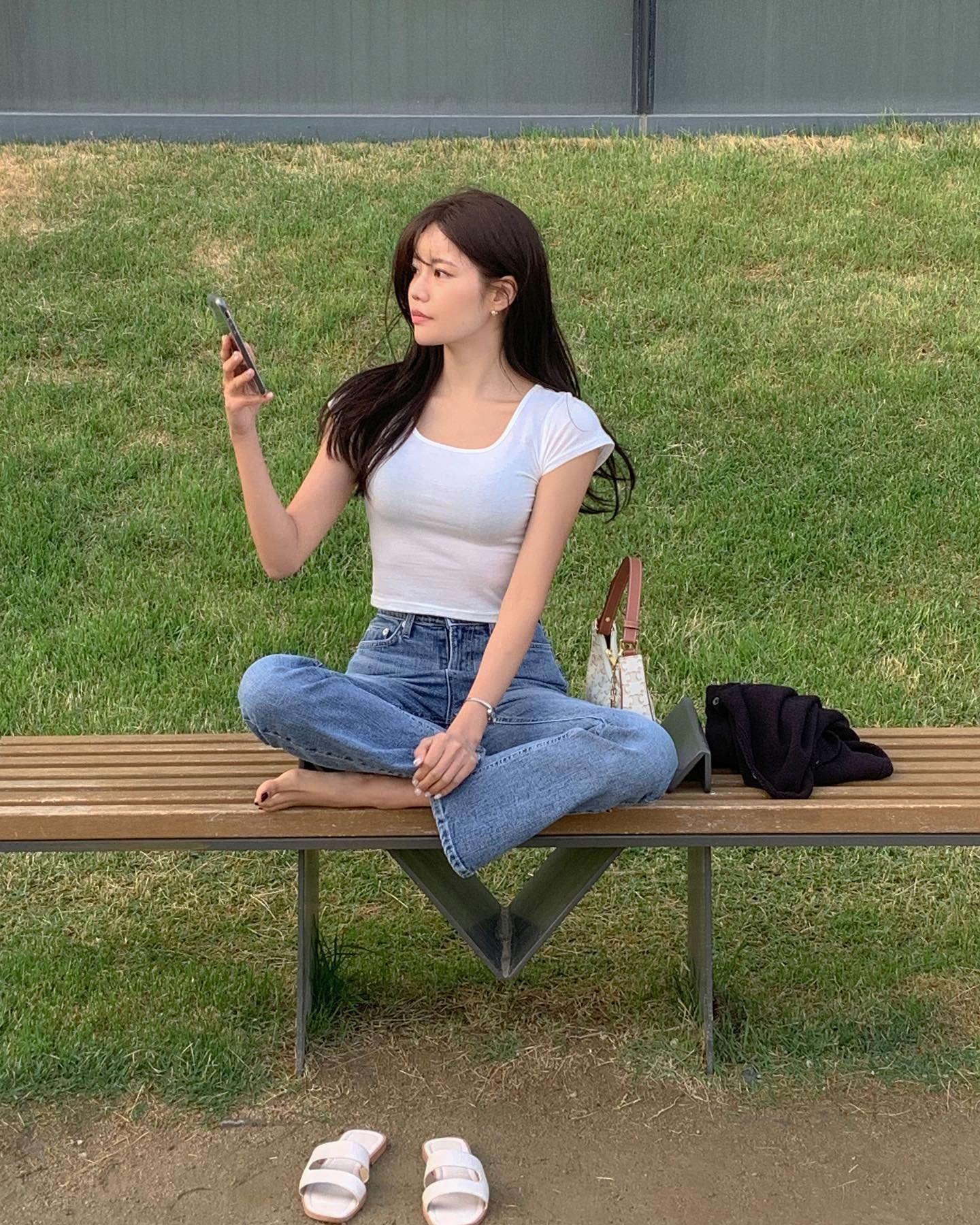 5 xu hướng áo thun thanh lịch, tinh tế của mùa hè 2023-8