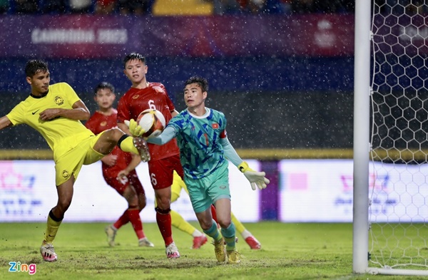 Bàn thắng gây tranh cãi của U22 Malaysia trước Việt Nam-3