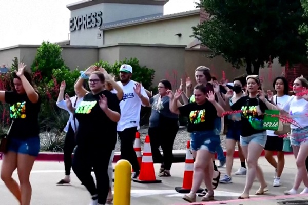 Tiếng súng vang lên vào thứ bảy đẹp trời, ở nơi người Mỹ hay tụ tập-1