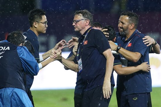 HLV Troussier tuyên bố lớn sau khi U22 Việt Nam thắng Malaysia