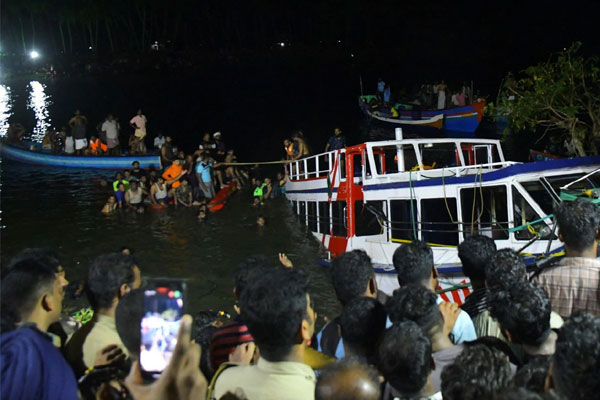 Lật tàu du lịch ở Ấn Độ khiến ít nhất 22 người thiệt mạng-1