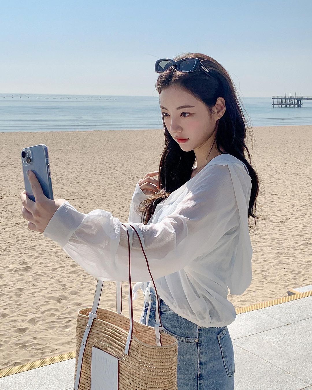 Mùa hè chăm sóc tóc thế nào để tránh xơ xác, gãy rụng?-1