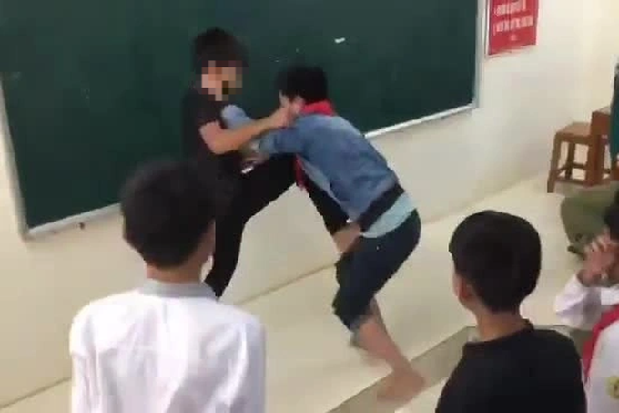 Vụ nam sinh lớp 8 bị đánh hội đồng: Làm rõ trách nhiệm tập thể, cá nhân-2