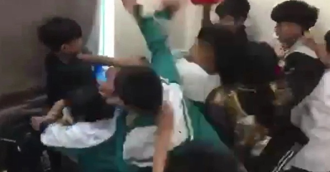 Vụ nam sinh lớp 8 bị đánh hội đồng: Làm rõ trách nhiệm tập thể, cá nhân-3