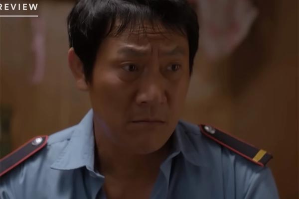 Nam ca sĩ bị chỉ trích vì hút thuốc, chửi thề trên sóng trực tiếp-5