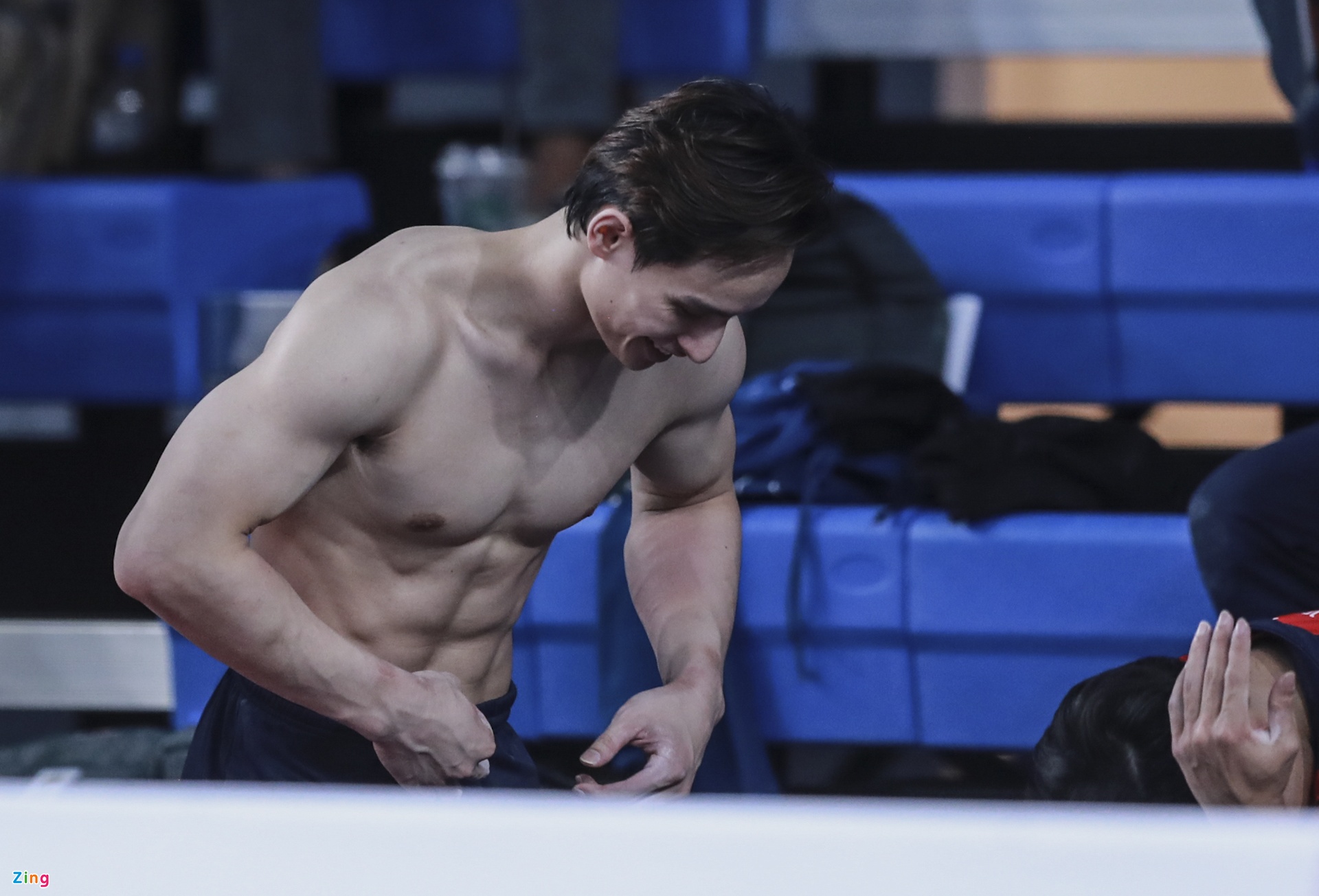 Thân hình 6 múi của nam thần thể dục dụng cụ Việt Nam-3