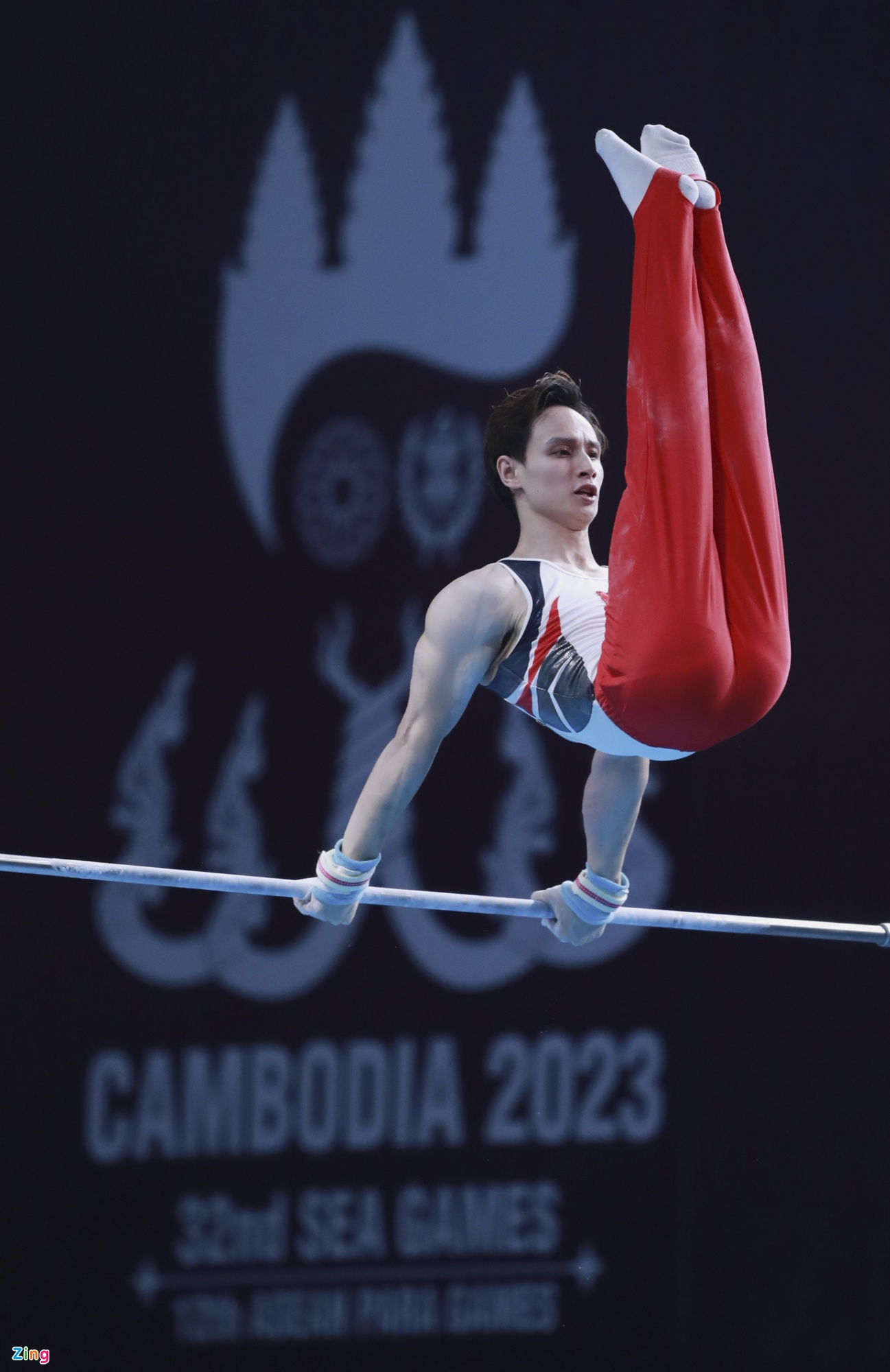 Thân hình 6 múi của nam thần thể dục dụng cụ Việt Nam-5