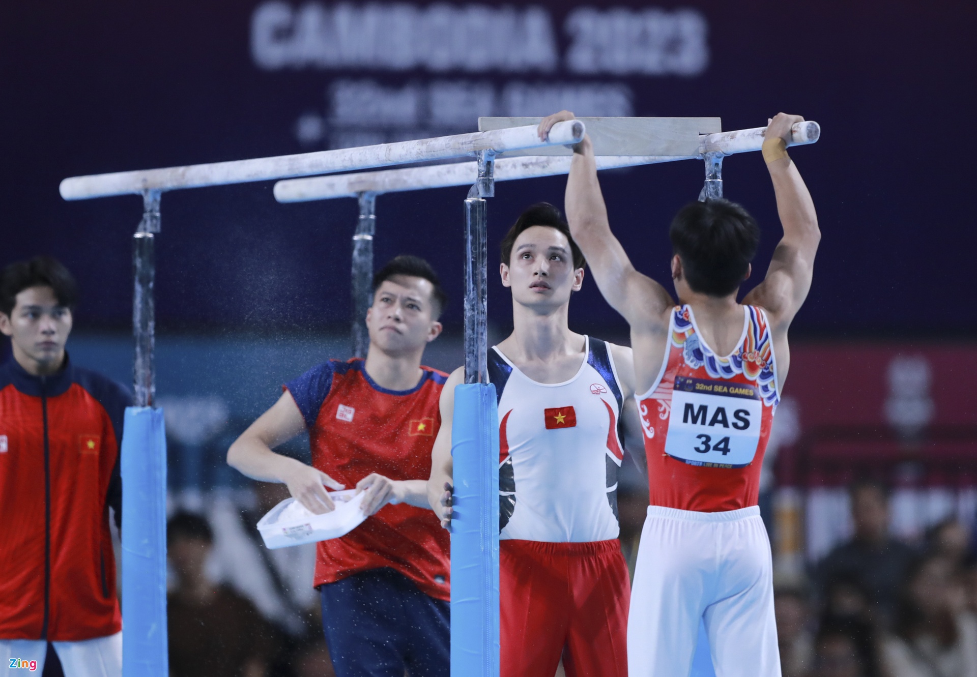 Thân hình 6 múi của nam thần thể dục dụng cụ Việt Nam-6