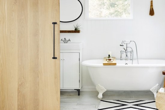 Nên đóng hay mở cửa phòng tắm khi không sử dụng?