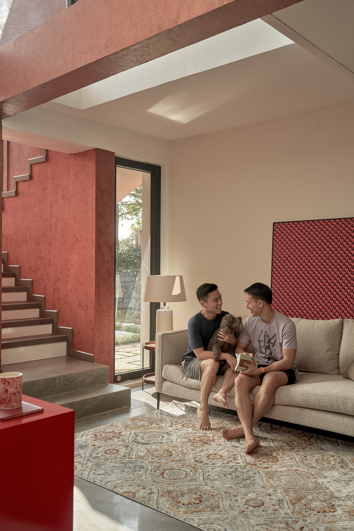 Căn nhà cực ấn tượng của NTK Adrian Anh Tuấn và bạn đời khiến mẹ vỡ òa vì quá đẹp-11