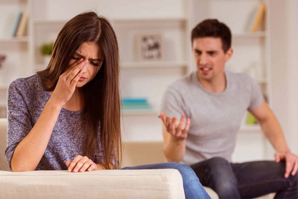 Chồng rủ hàng chục người thân và bạn bè cùng đi bắt gian, vợ và tình nhân tá hỏa che đậy-1