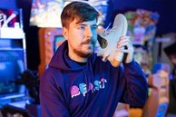 YouTuber mua cả khu phố cho nhân viên đến ở