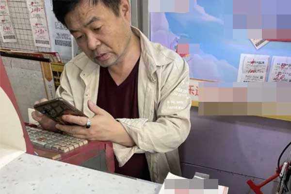 Buộc phải mua lại vé số bị lỗi do bấm nhầm, nào ngờ trúng độc đắc-1