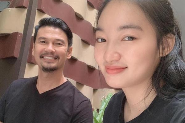 Nam nghệ sĩ cưới vợ trẻ đẹp kém 26 tuổi, 50 tuổi chưa có con vẫn ngọt ngào đáng ngưỡng mộ-7