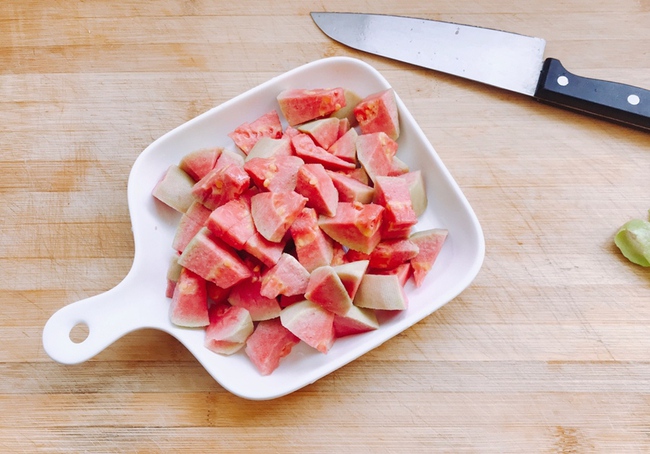 Xay ổi rồi cho thêm nguyên liệu này sẽ được một ly nước thơm ngon bổ dưỡng-1