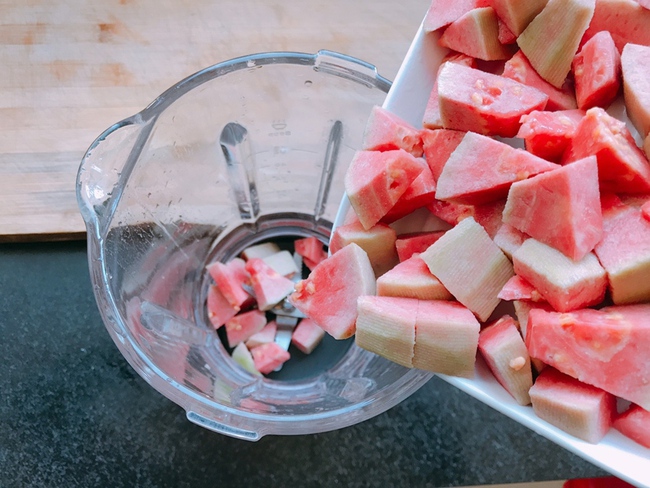 Xay ổi rồi cho thêm nguyên liệu này sẽ được một ly nước thơm ngon bổ dưỡng-2