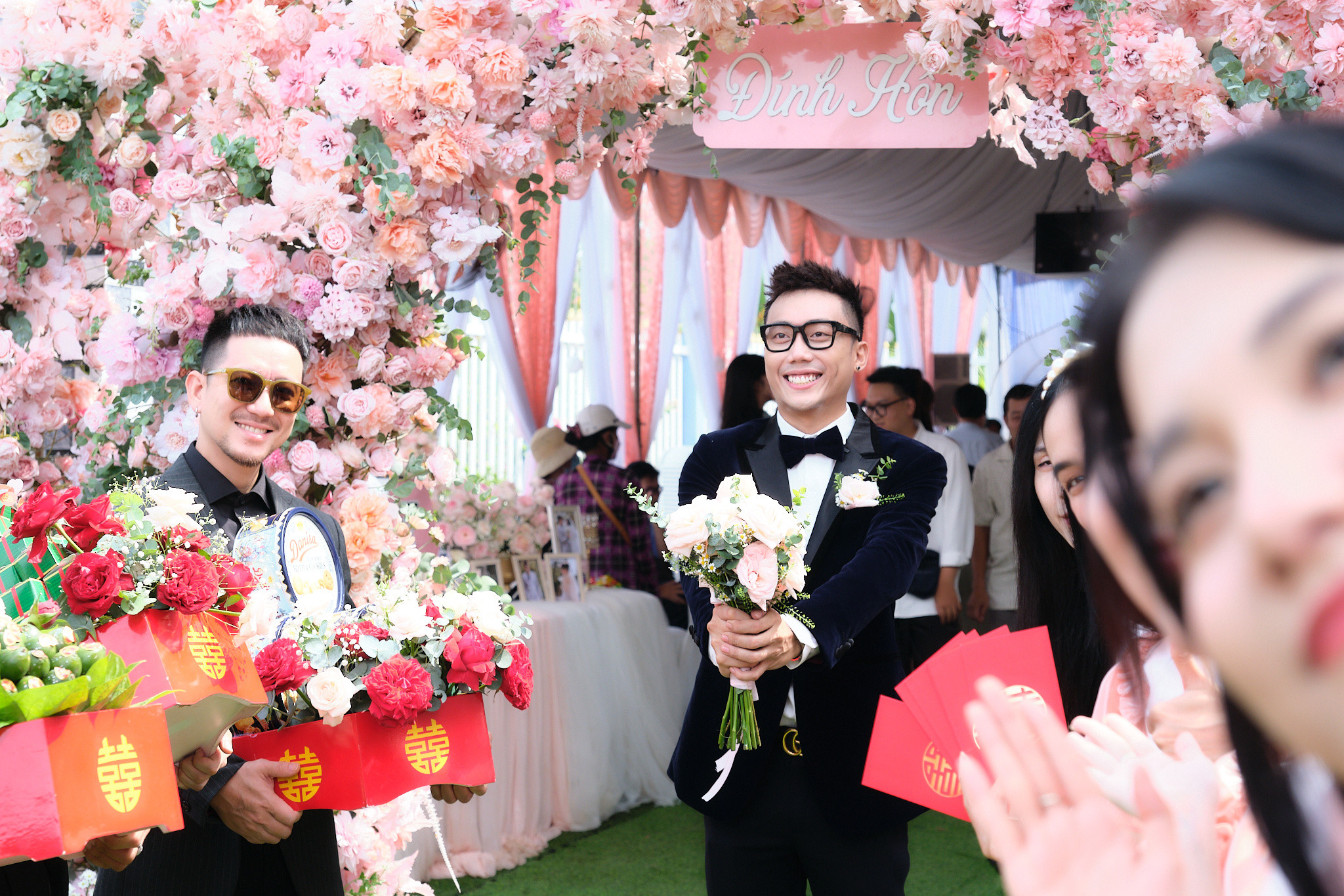 Dàn sao dự ăn hỏi diễn viên Gino Tống, cô dâu được tặng hơn 20 cây vàng-5