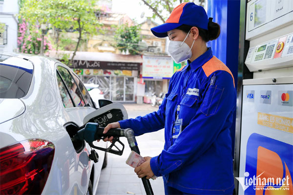 Giá xăng hôm nay 11/5: Tiếp tục giảm mạnh-1