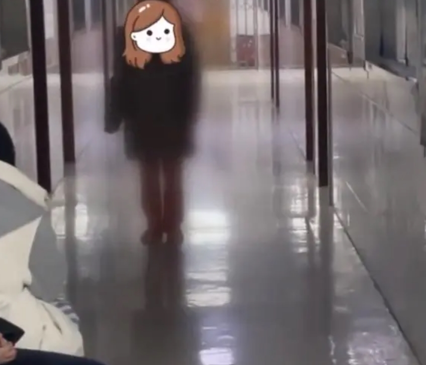 Nữ sinh mắc bệnh tâm thần vì áp lực học tập-1