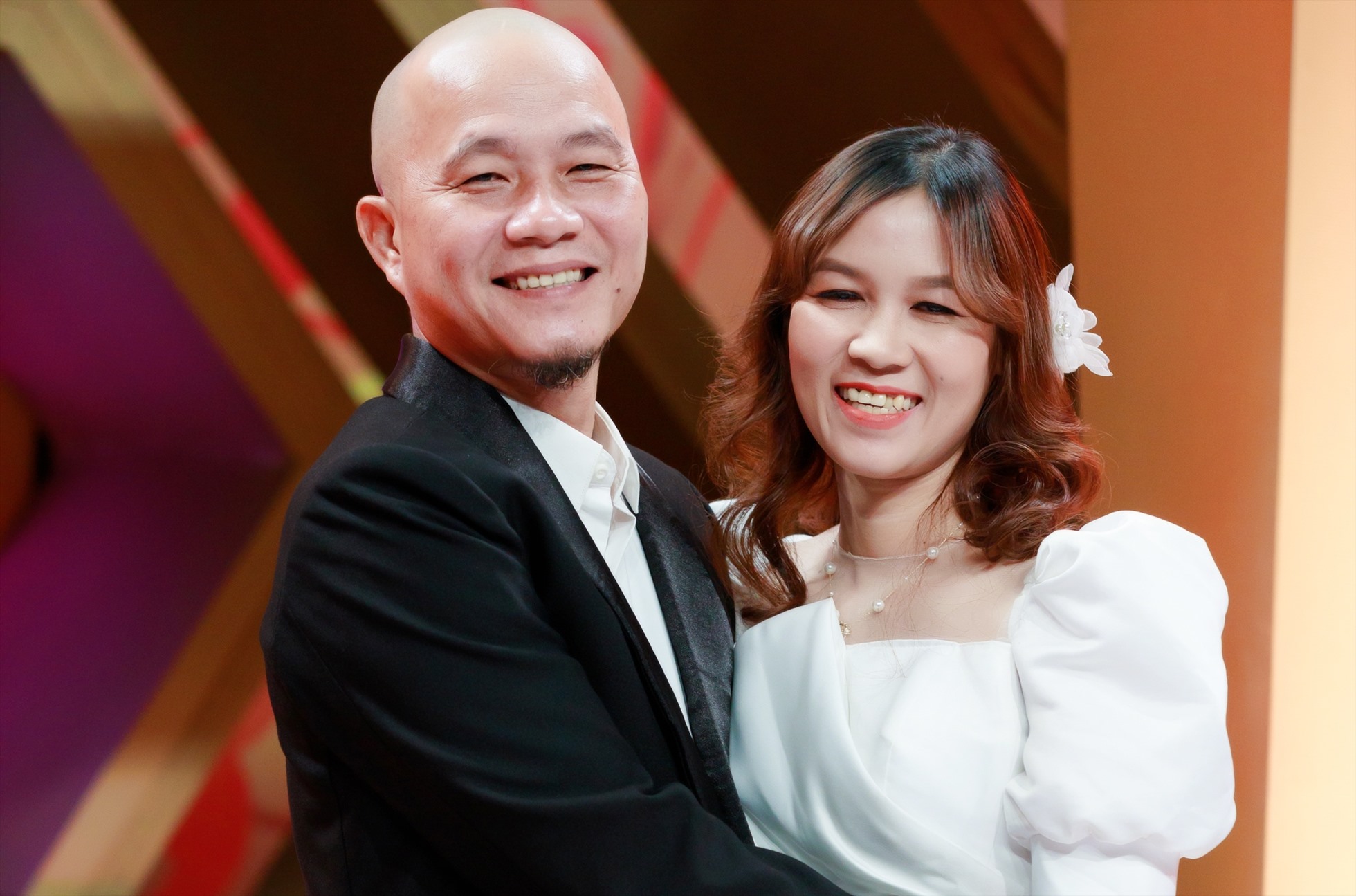 Anh bán rau Minh Râu kể chuyện dẫn vợ đi bụi 1 tháng mới được cưới-1