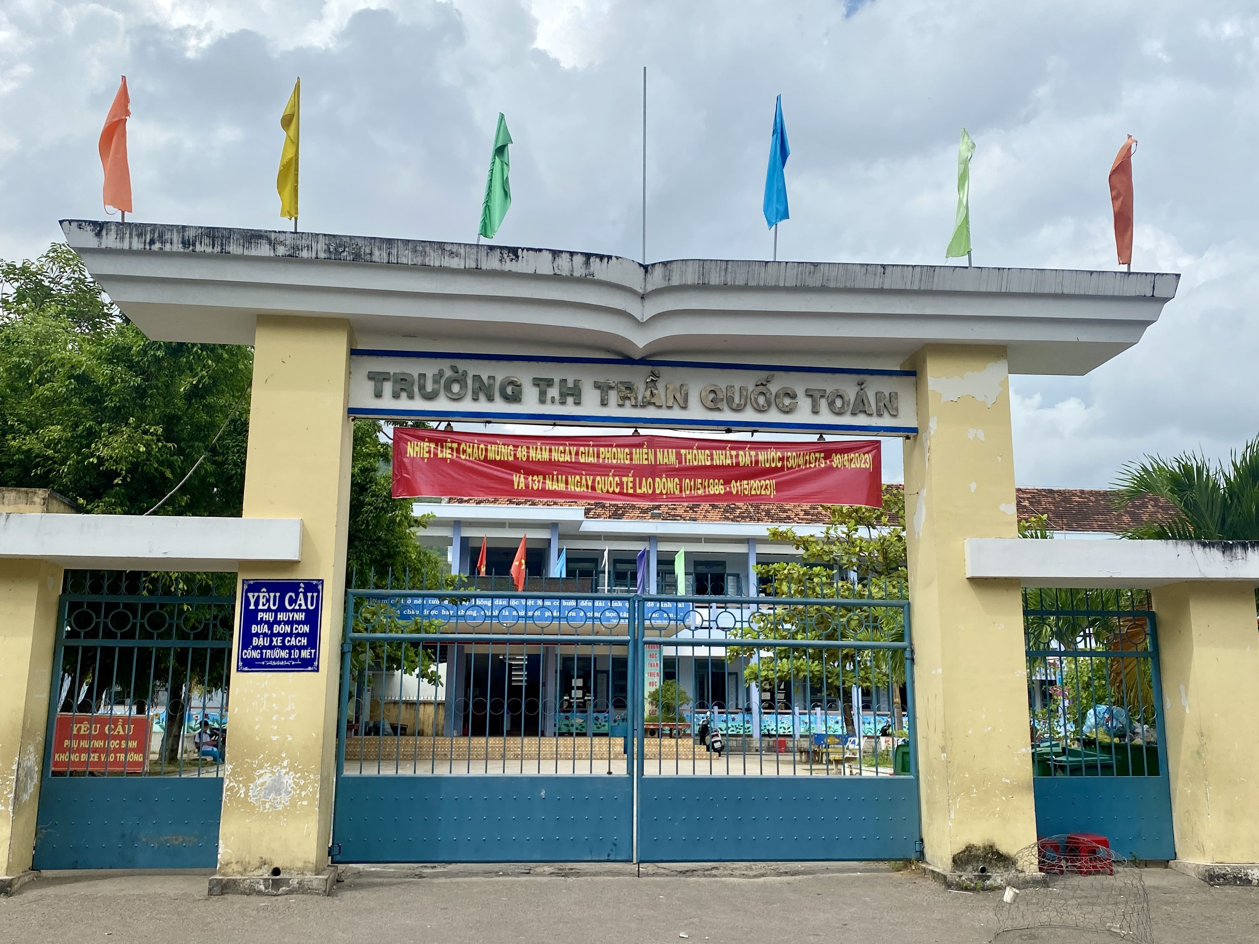 Trường trích tiền chụp ảnh của học sinh cho giáo viên 15 nghìn đồng/kiểu-2