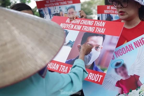 Ăn xong không rửa bát, vợ bị chồng đâm 6 nhát dao-2