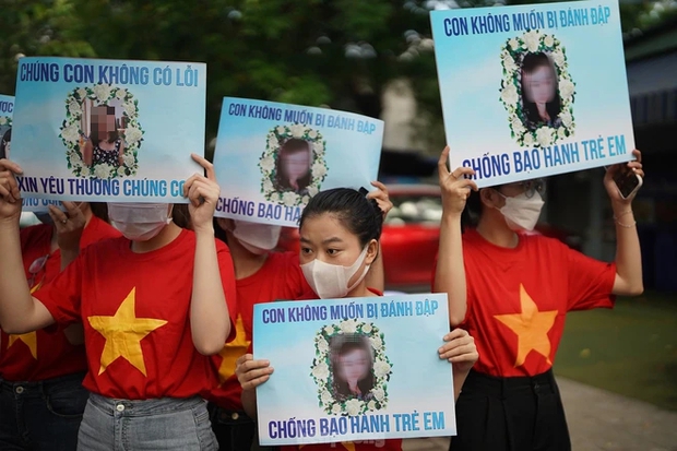 Người dân bức xúc đấm vào ảnh của cha đẻ bé Vân An-11