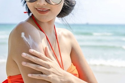 Đi bơi mùa hè: Chuyên gia khuyến cáo cách bảo vệ da và tóc