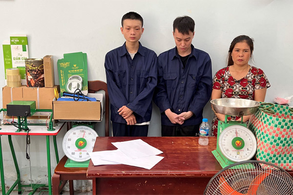 Nhân viên ngân hàng cho vay tín dụng đen thuê giang hồ ném chất bẩn để siết nợ-2